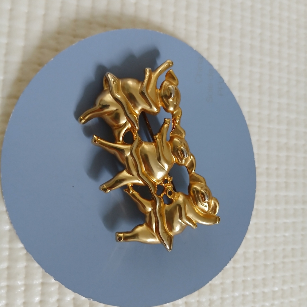Vintage gold tone Dancing Pigs Brooch, happy pigs, festive, large, mint - Picture 3 of 4